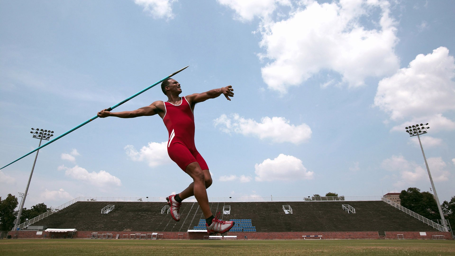 “森林营地飞盘联谊赛” 天然草地适合大范围跑动
